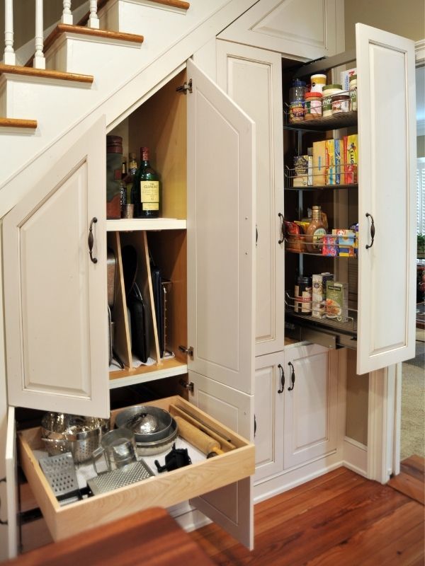 Accessible pull-out storage in a kitchen